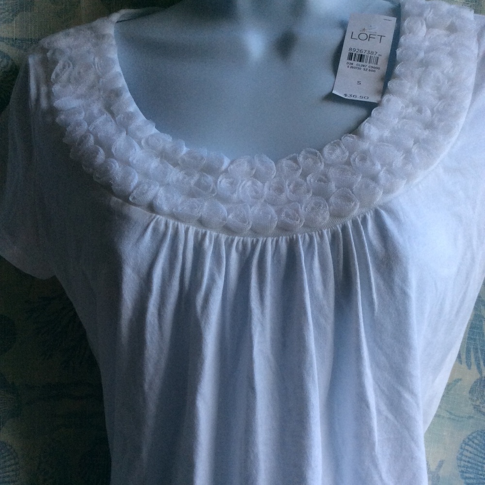 Loft short sleeve small white in color